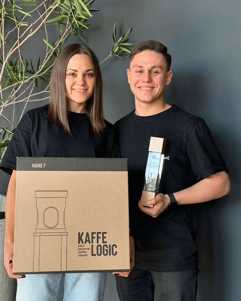 A person and person holding a box
AI-generated content may be incorrect.